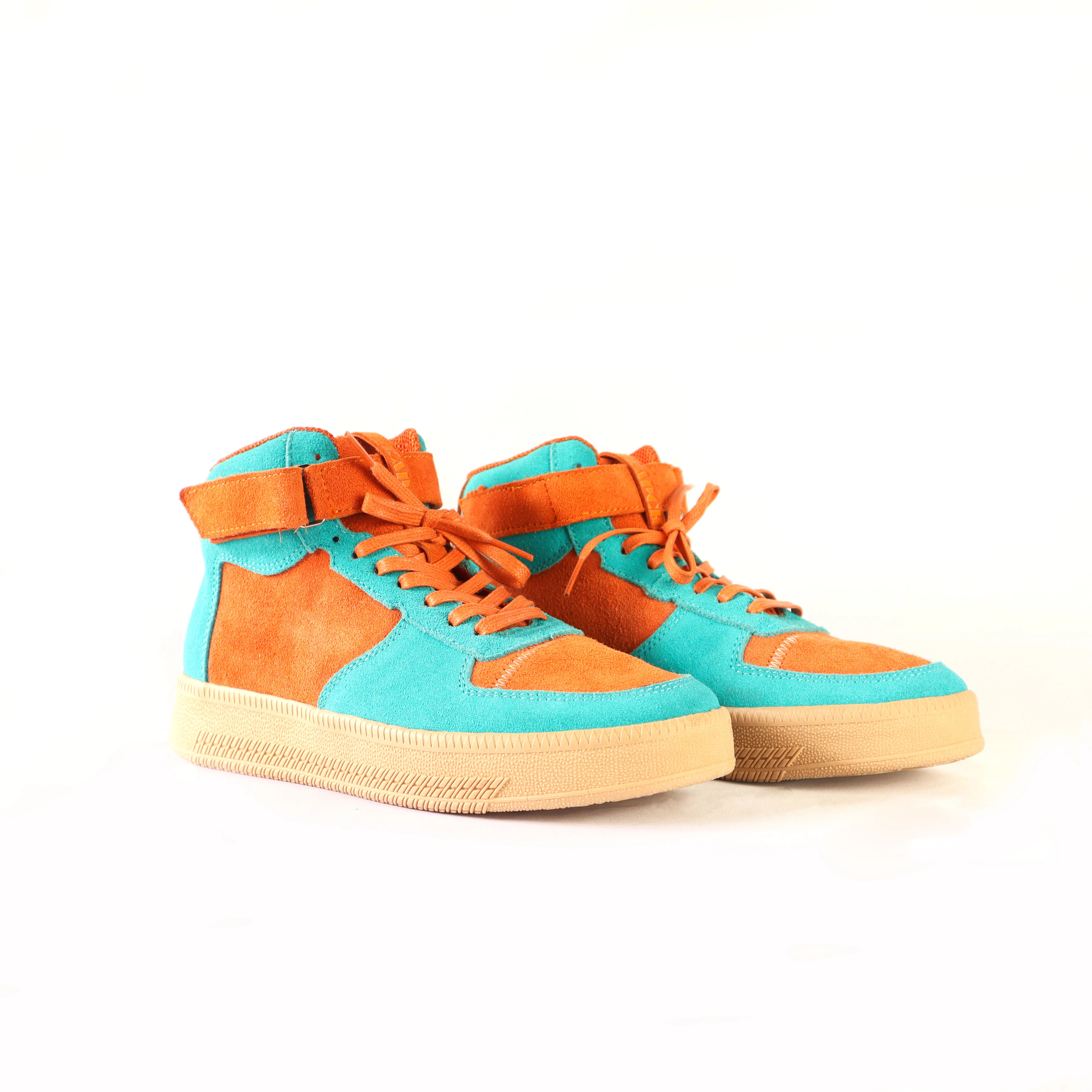 Tenis naranja azul